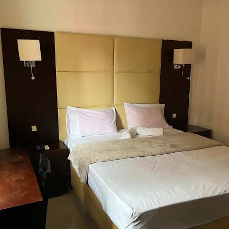 Guest House La Plaza Luanda Luaran gambar